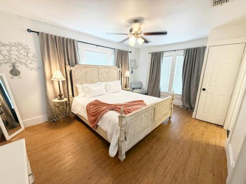 1 BR 1BA Downtown Riverwalk Golf Zoo and Pearl