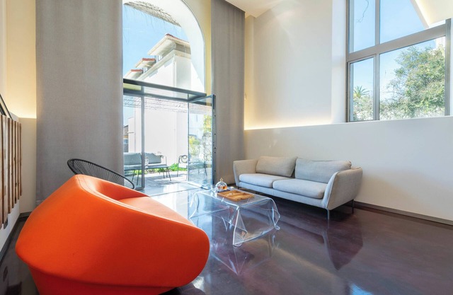 1-Br 75m² Duplex with Pool