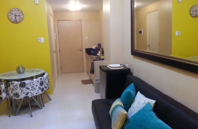 1-BR Condo Overlooking Taal Lake/Volcano