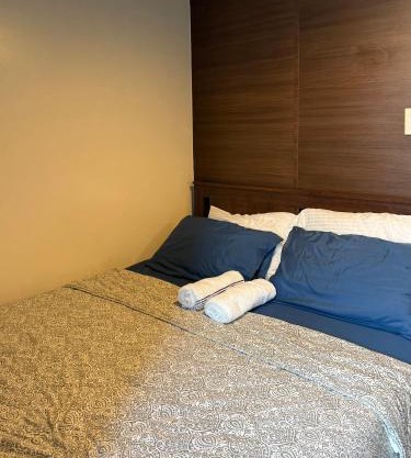 1 BR Condo w Balcony in Air Residence Makati