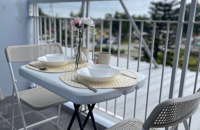 1 BR Cozy Modern Condo Balcony at Wind Residences