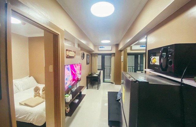 1 BR Fully Furnished Condo across MOA with Pool and Parking - Shore 3, Unit 1145