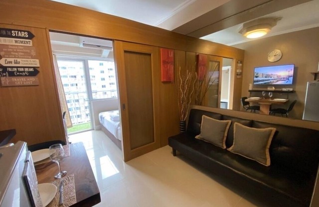 1 BR Fully Furnished Condo Across MOA w/Pool and Parking - Shell Tower A, 1130