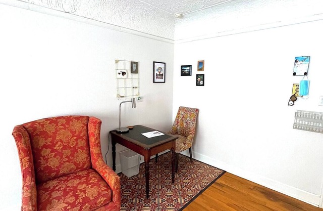 1 BR in NE Historic Building