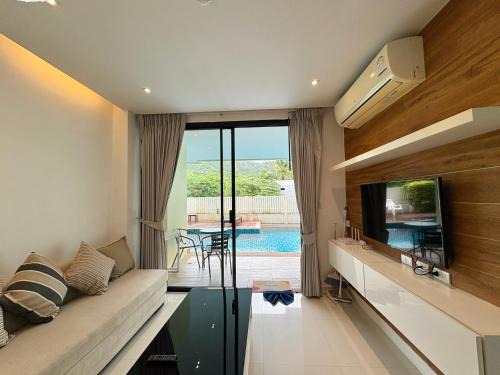 1 BR - The Lago Nai Harn