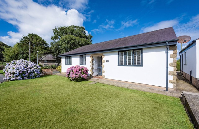 1 Bro Dwylan - Three Bedroom House, Sleeps 6