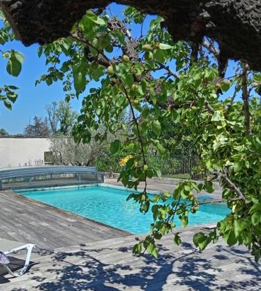 1 chambre 1 cuisine & salle d'eau privées avec piscine et jacuzzi