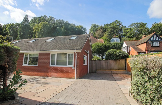 1 CHURCH STREET, pet friendly, with a garden in Church Stretton