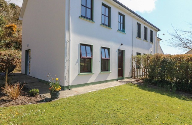 1 CLOSHEEN LANE, pet friendly in Rosscarbery, County Cork