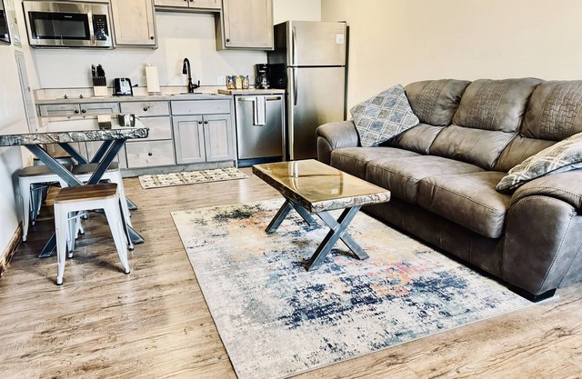 #1 Dog Friendly, Walking distance to Hiking Trails