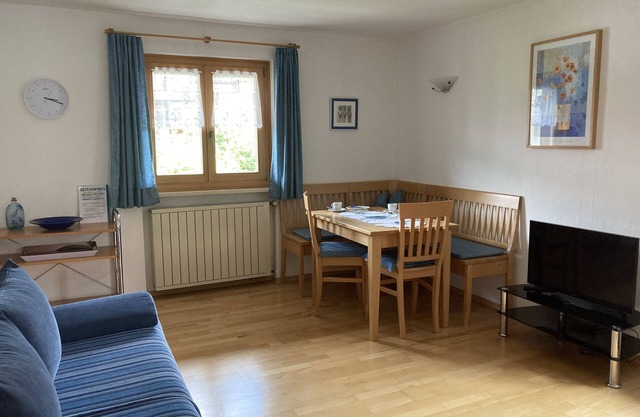 (1) Drei-Raum-Ferienwohnung 60qm, 2 - 5 Personen, 2 Schlafzimmer mit Doppelbett, Wohnküche, große Balkonterrasse