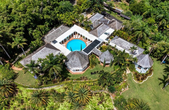 1 Free Night Spacious Luxury Fully Staffed 5-Bedroom Villa Pool & Ocean Views