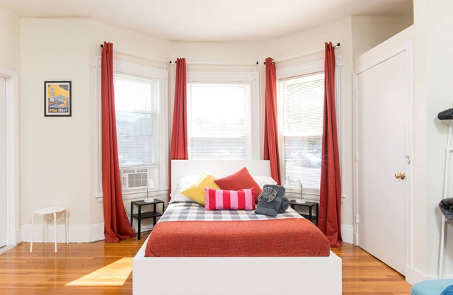 ★ 1 Free parking spot ★ First floor ★ Very clean ★