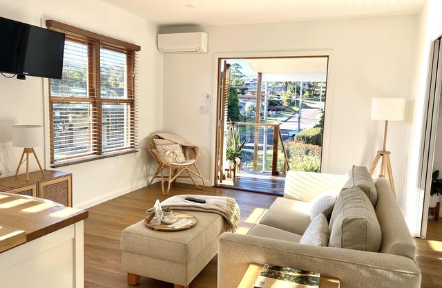 1 Hour from Sydney 500 meters to Terrigal beach, restaurants and night life.