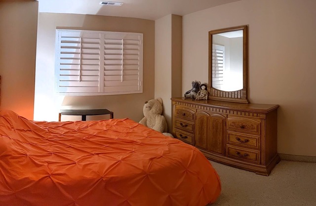 #1 Large sunny room perfect for relaxing