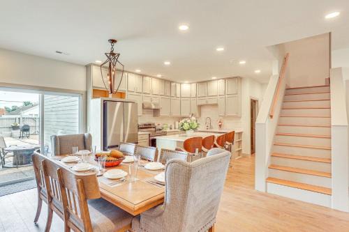 1 Mi to Downtown New Albany Home