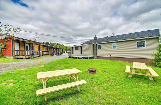 1 Mi to Lake Francis: Mountain-View Studio Retreat
