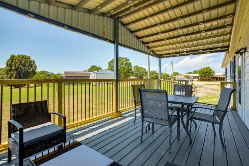 1 Mi to Lake Texoma Peaceful Kingston Getaway