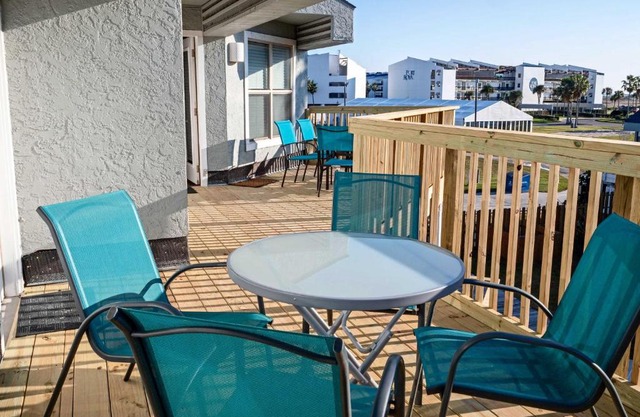 1 Mi to Port Aransas Beach Condo with Pool Access