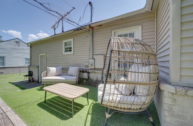 1 Mi to Tulsa Arts District: Home w/Yard!