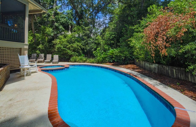 1 Minute to Beach! Grand Beach Home w/Private Pool & Spa, Screened Porch & Multiple Family Rooms!