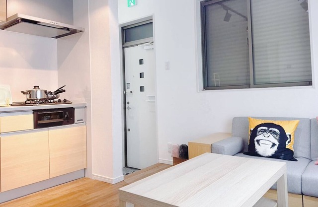 1 minute walk from the metro train, very close to everything your needed