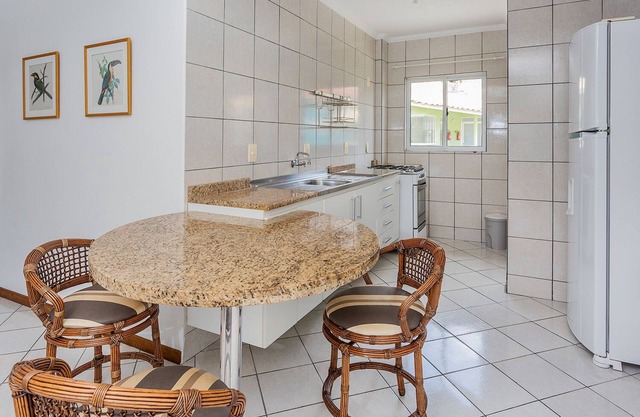 1 suite + 2 bedrooms 50m from the beach!