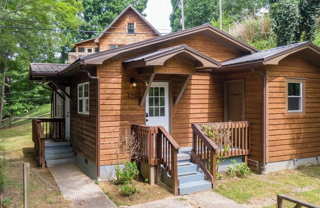 1 The Burrow - Charming home 13 mins to downtown Boone. Pet friendly!