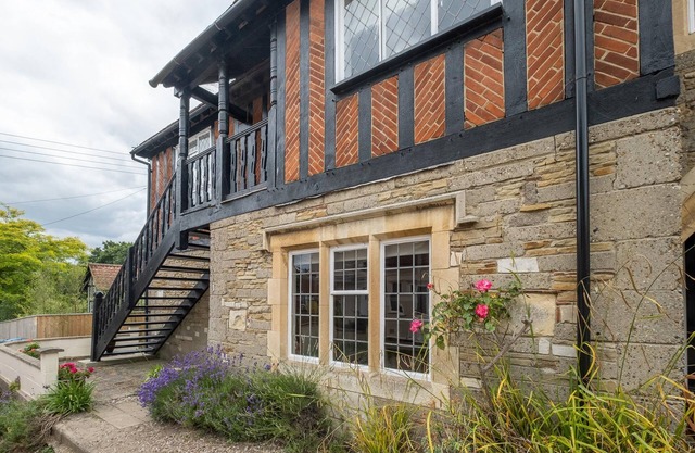 1 Westgate - sleeps 10 guests in 5 bedrooms