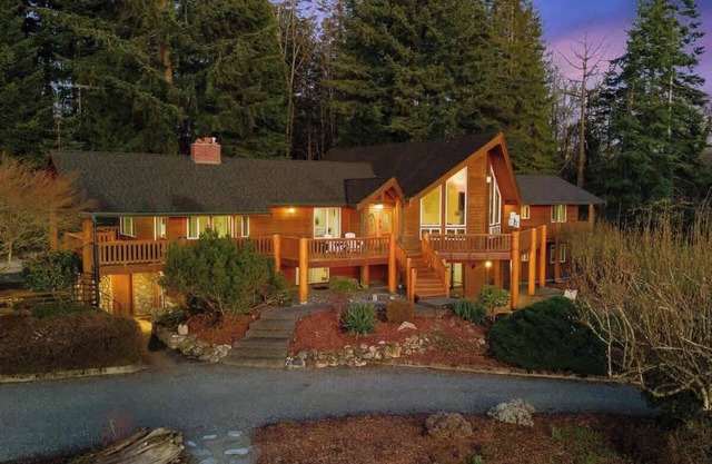10-Acre Lodge Retreat with Fire Pit + Game Yard