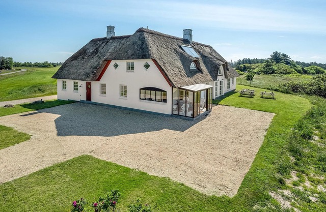 10 bedroom accommodation in Vemb