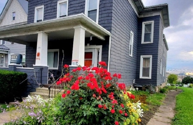 10 Bedroom, Sleeps 26, walk to the Falls & Casino and attractions