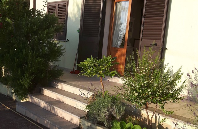 10' from the sea, cozy apartment, ideal for families, with sea view
