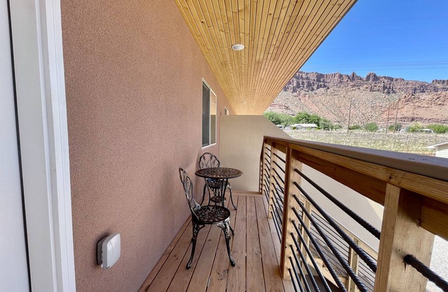 #10 Garage, Balcony, Walking Distance to Hiking Trails