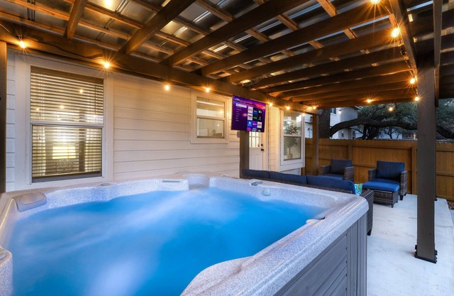 10 mi Lackland AFB BMT Hot Tub~ Game Room ~ Bocce Ball ~ Horseshoes