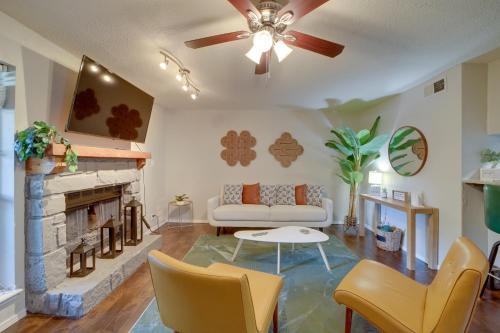 10 Mi to Dtwn Tulsa Condo with Pool Access!