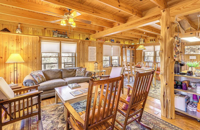 10 Mi to Sardis Lake: Home w/Grill in Tuskahoma