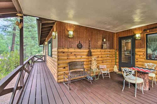 10 Mi to Show Low Pinetop-Lakeside Family Cabin!