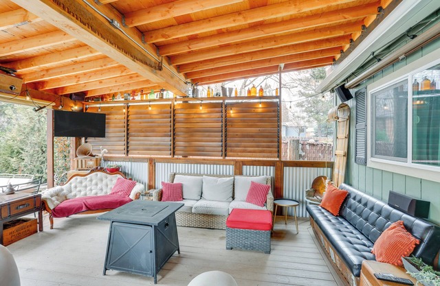 < 10 Mi to Trinity River: Family Home w/Hot Tub!