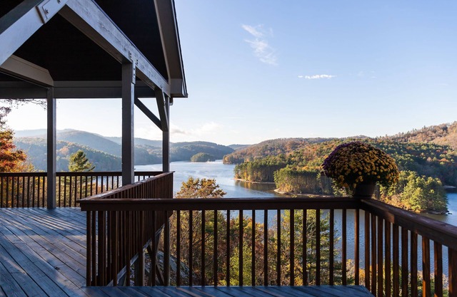 10-min. drive to Cashiers. Scenic lake and mountain range vistas.