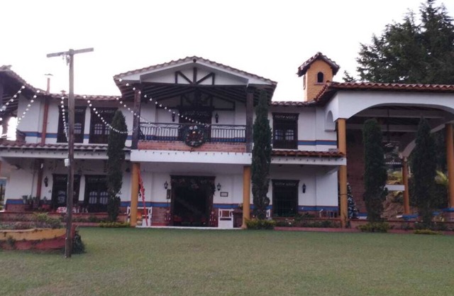 10 min Internal Medellin Airport. House Finca family-friends meetings