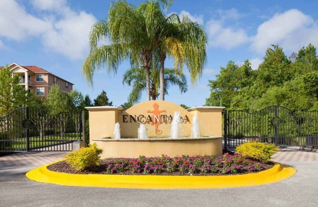 10 Min to Disney Cozy Family Townhome with Jacuzzi