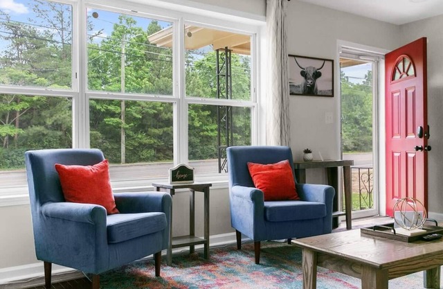 10 Mins to Downtown! Modern in Magic City- Unit A