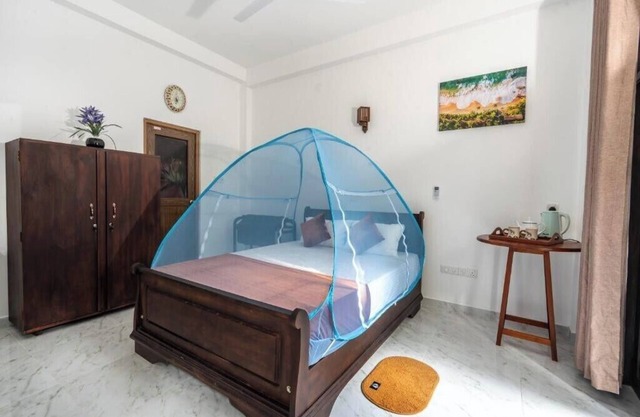 10 mins to Surf Point! Newly Renovated Air-Conditioned Balcony Room with WiFi