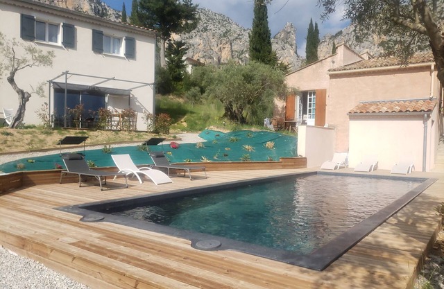 10-minute walk from the village, new house with swimming pool and stunning views.