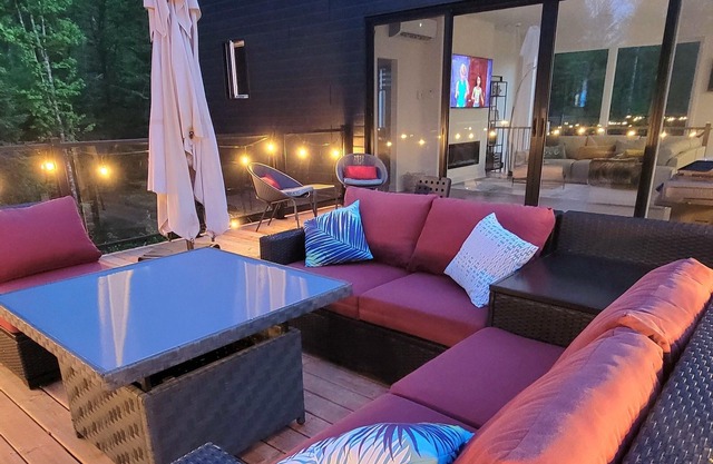 10 minutes Ski slopes ! Modern chalet - Private Hot Tub - Amazing views
