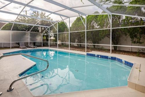 10 Minutes to Disney Pool Home *Renovated*