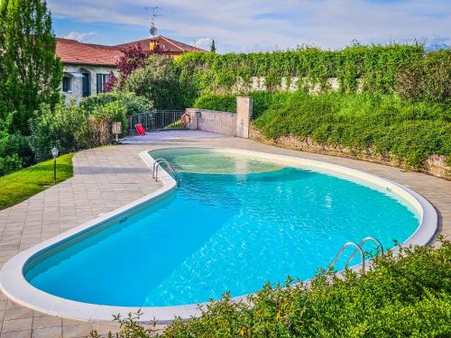 10 minuti da Gardaland con Piscina e Giardino