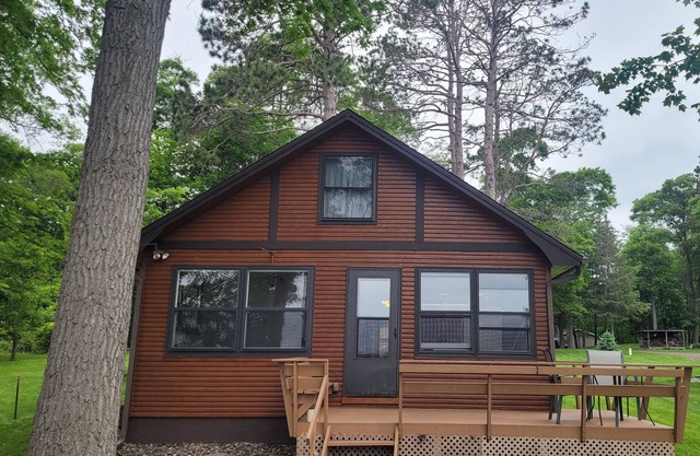 10 people-3-bedroom cabin in tranquil Nevis with AC, WiFi