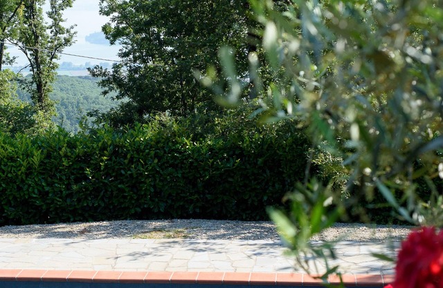 10 people villa with stunning views of Trasimeno lake, Cortona and Umbria area
